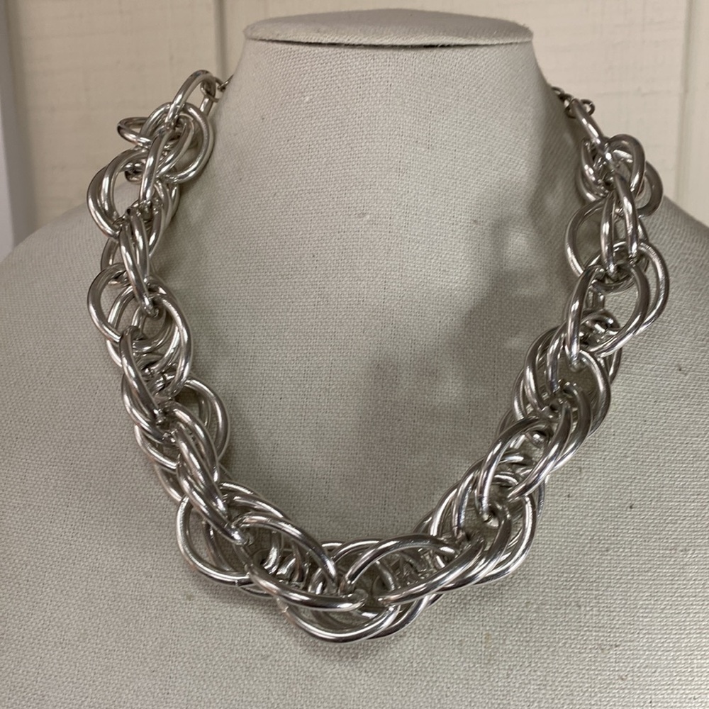 Chunky big intertwined linked oval necklace